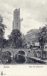 1683 Gezicht op de Oudegracht Tolsteegzijde te Utrecht met op de voorgrond de Gaardbrug en op de achtergrond de Domtoren.
